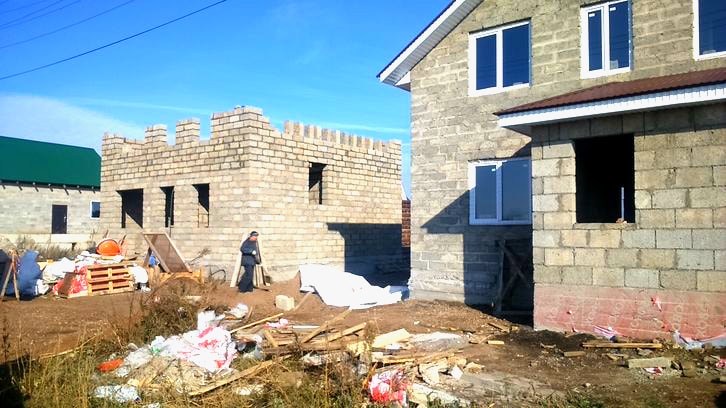 Применяем арболитовые блоки по назначению — строим дом «соседу»